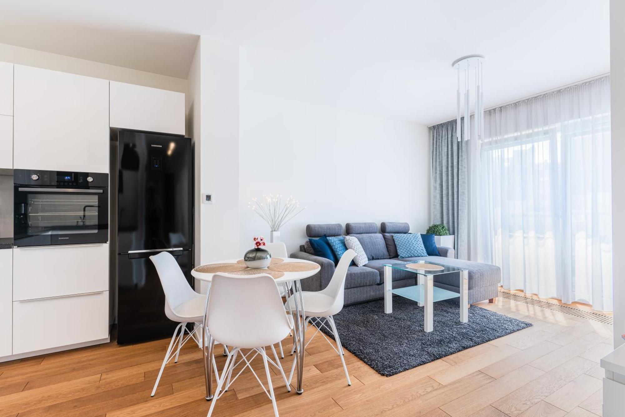 Apartamenty Homely Place Serce Poznania - Stary Rynek - Parking الغرفة الصورة