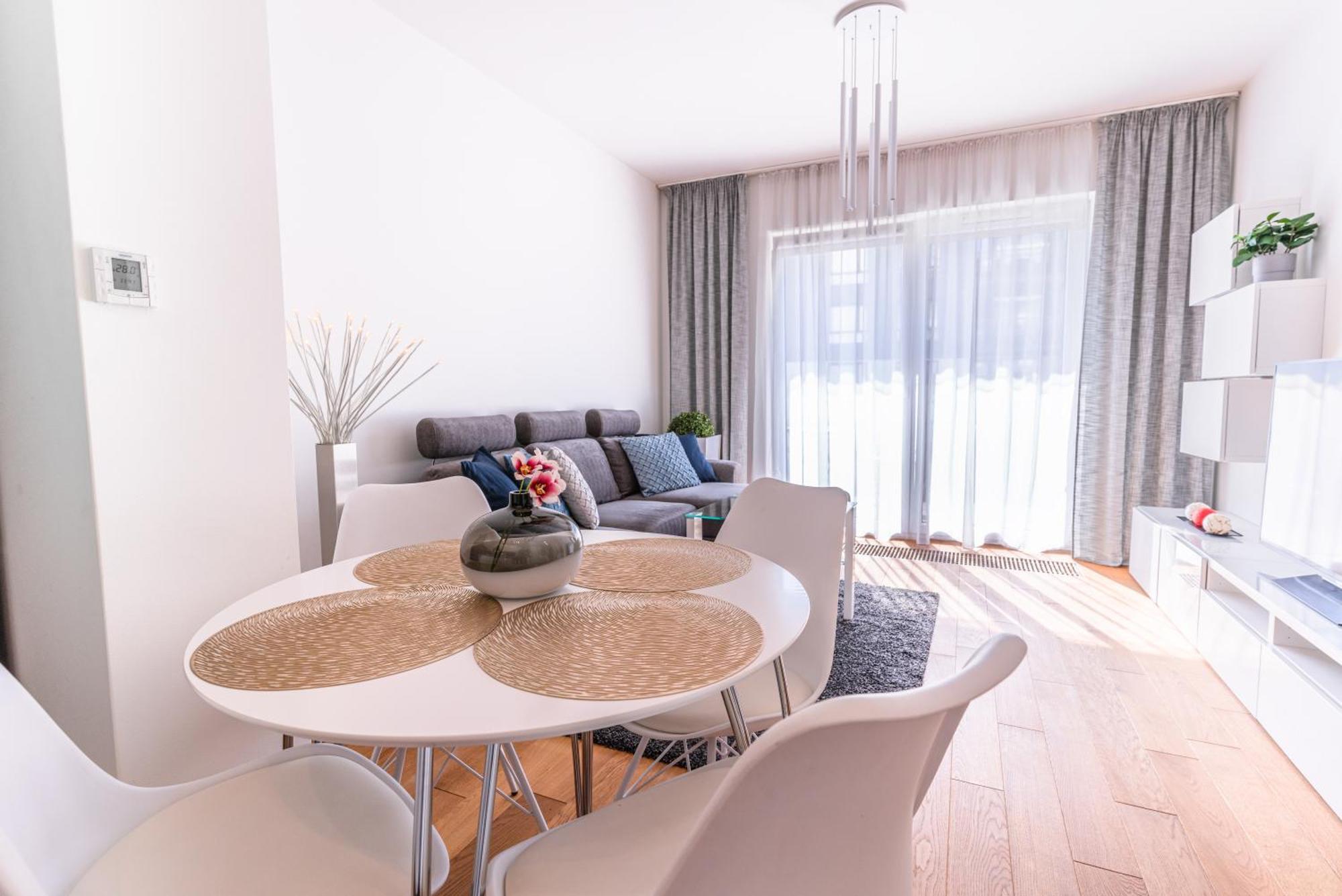 Apartamenty Homely Place Serce Poznania - Stary Rynek - Parking الغرفة الصورة